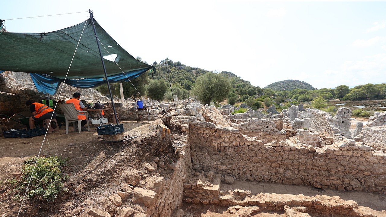 Akdeniz'in en büyük antik limanlarından Andriake'de dönem ticaretinin izleri ortaya çıkarılıyor