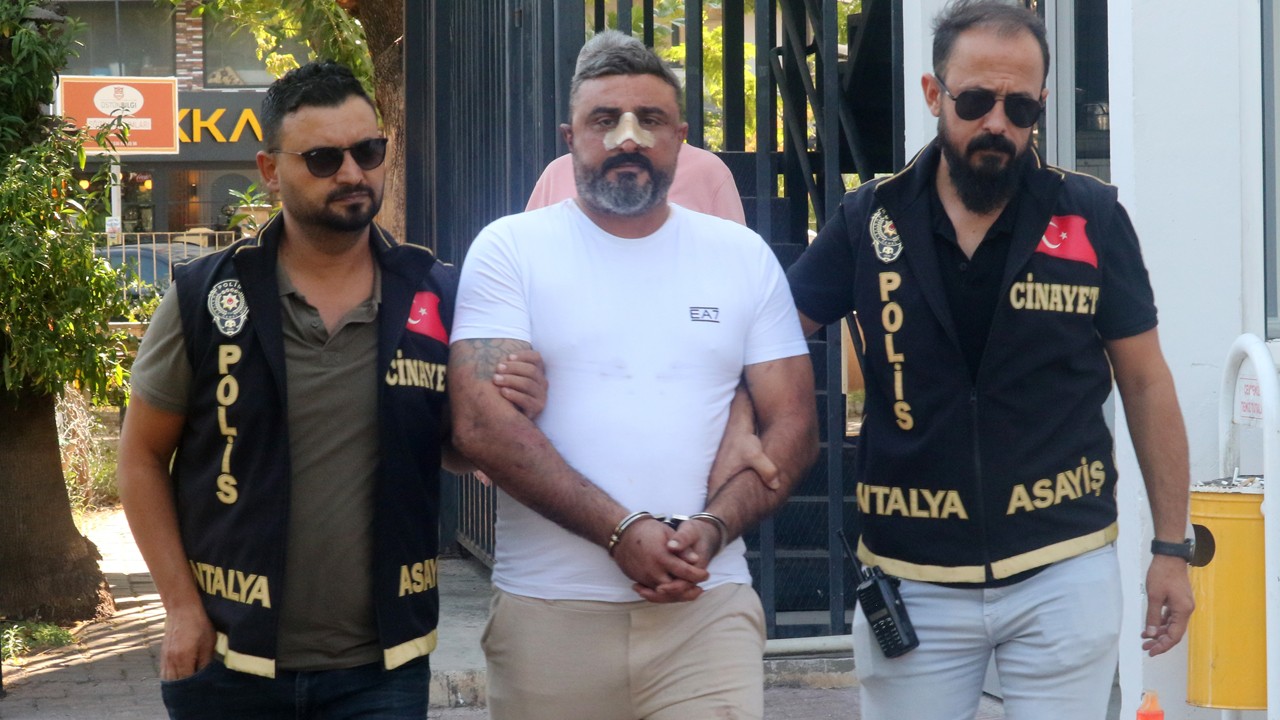 Eski milli futbolcunun oğlunu öldürmüştü, tutuklandı