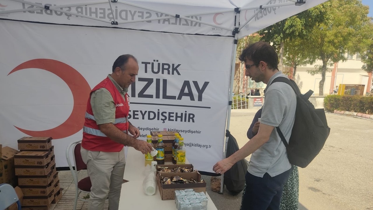 Seydişehir'de Kızılay'dan yeni öğrencilere sıcak karşılama