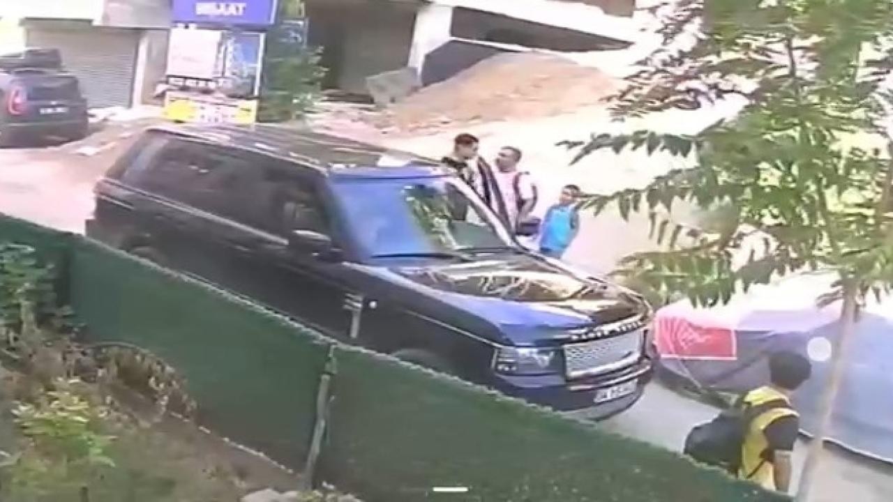 Hız uyarısı yapan babaya çocuklarının yanında tokat attı