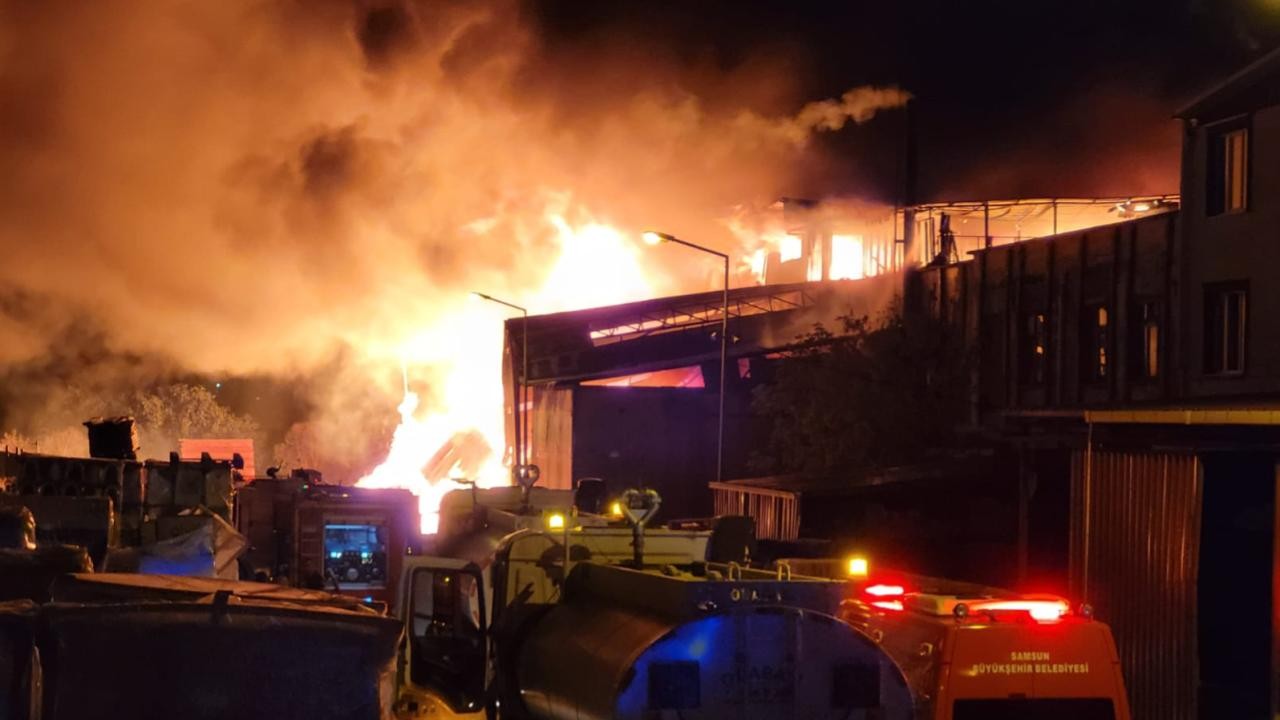 Kereste fabrikasında yangın! Söndürme çalışmaları devam ediyor