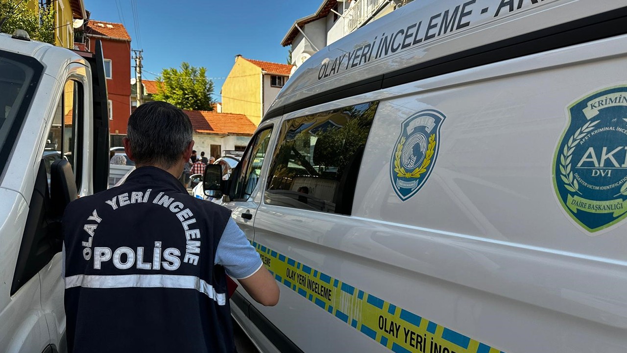 Kendisinden haber alınmayan genç evinde ölü bulundu