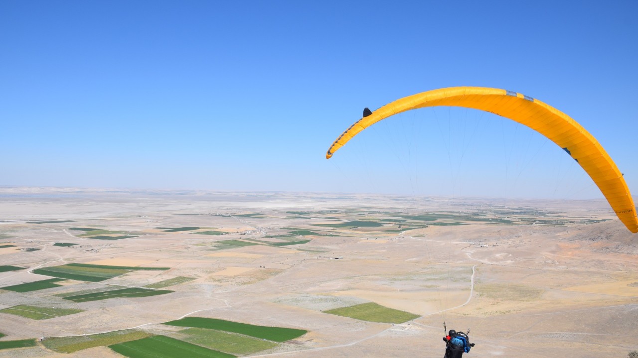 Karapınar'da yamaç paraşütü heyecanı