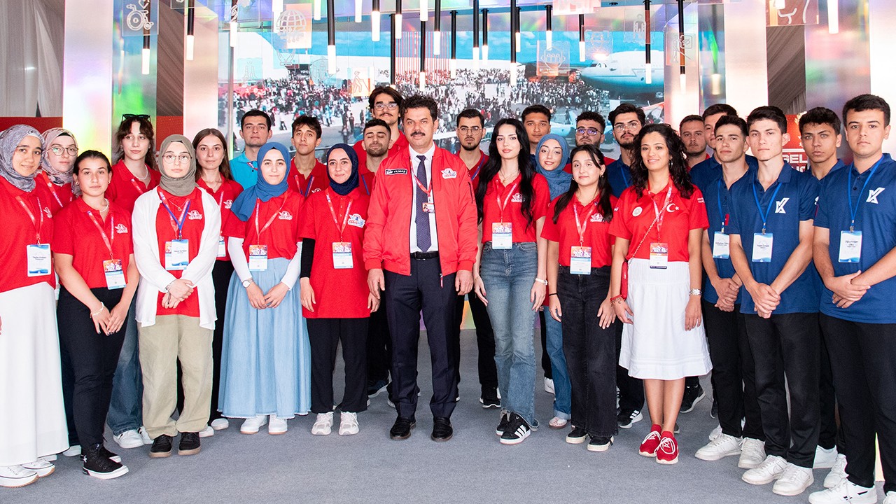 Rektör Yılmaz, TEKNOFEST İstanbul’da öğrencilerle buluştu