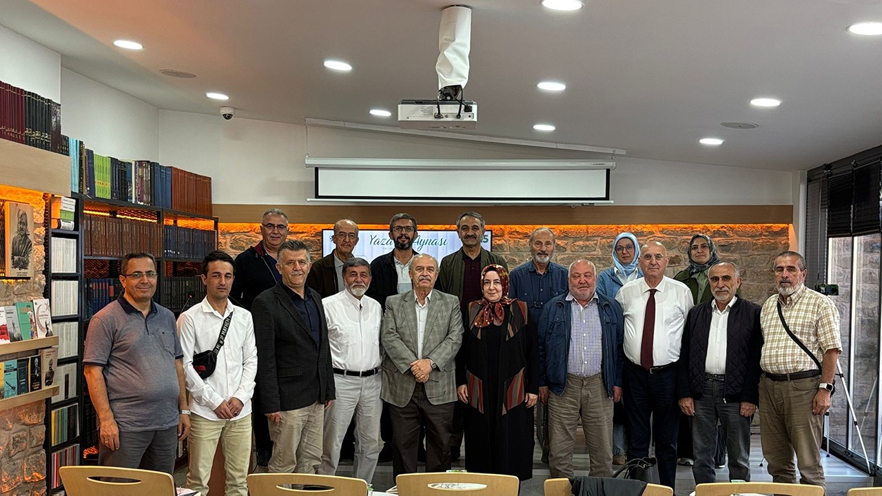 Türkiye Yazarlar Birliği Konya Şubesi'nden edebiyat dünyasının büyük çınarı Ahmet Kabaklı'ya vefa