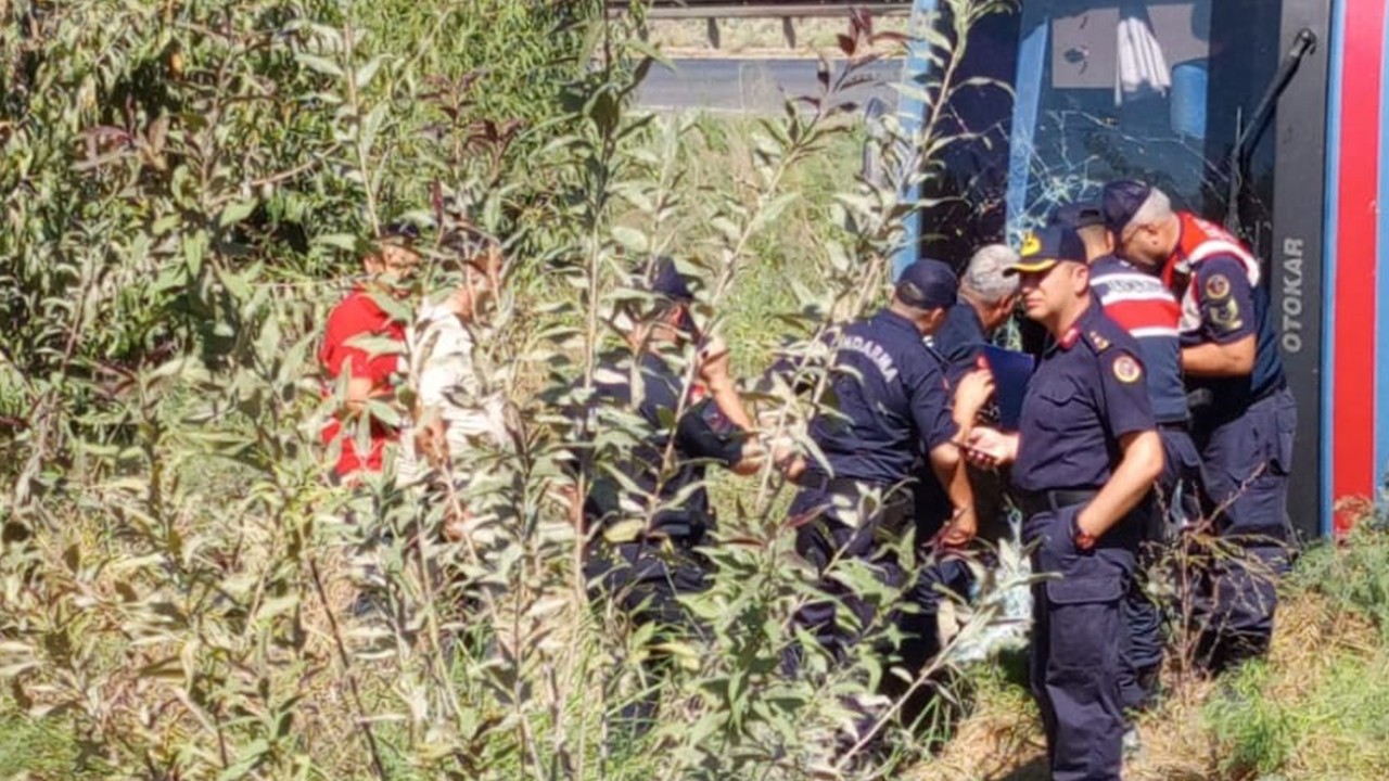 Cezaevi ring aracı devrildi: 5'i mahkum 12 yaralı