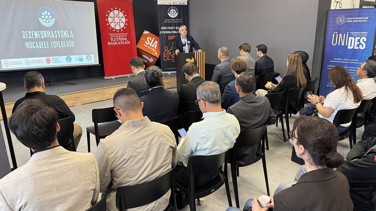 Konya'da "Gerçek Bilgiye Ulaşma ve Dezenformasyonla Mücadele" paneli yapıldı