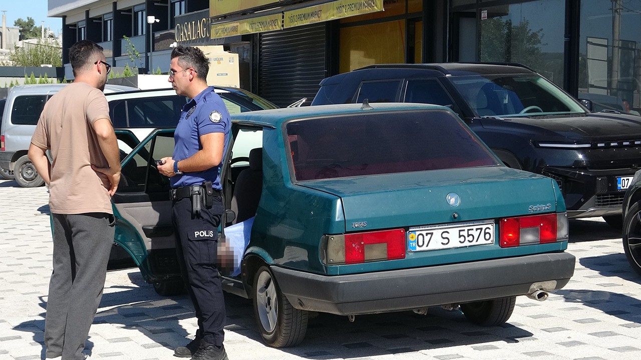 Park halindeki otomobilin arka koltuğunda ölü bulundu