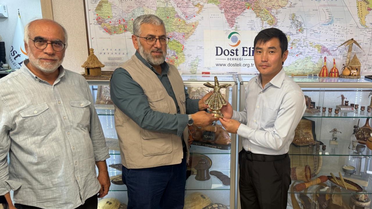Moğolistan’dan Dost Eli Derneği’ne ziyaret