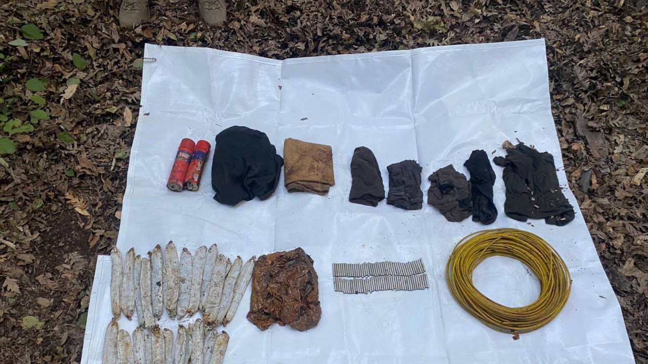 PKK'lı teröristlerin kullandığı mağarada patlayıcı maddeler ele geçirildi
