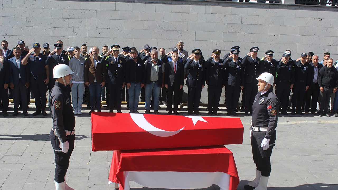 Kazada hayatını kaybeden polis meslek yüksekokulu öğrencisi son yolculuğuna uğurlandı