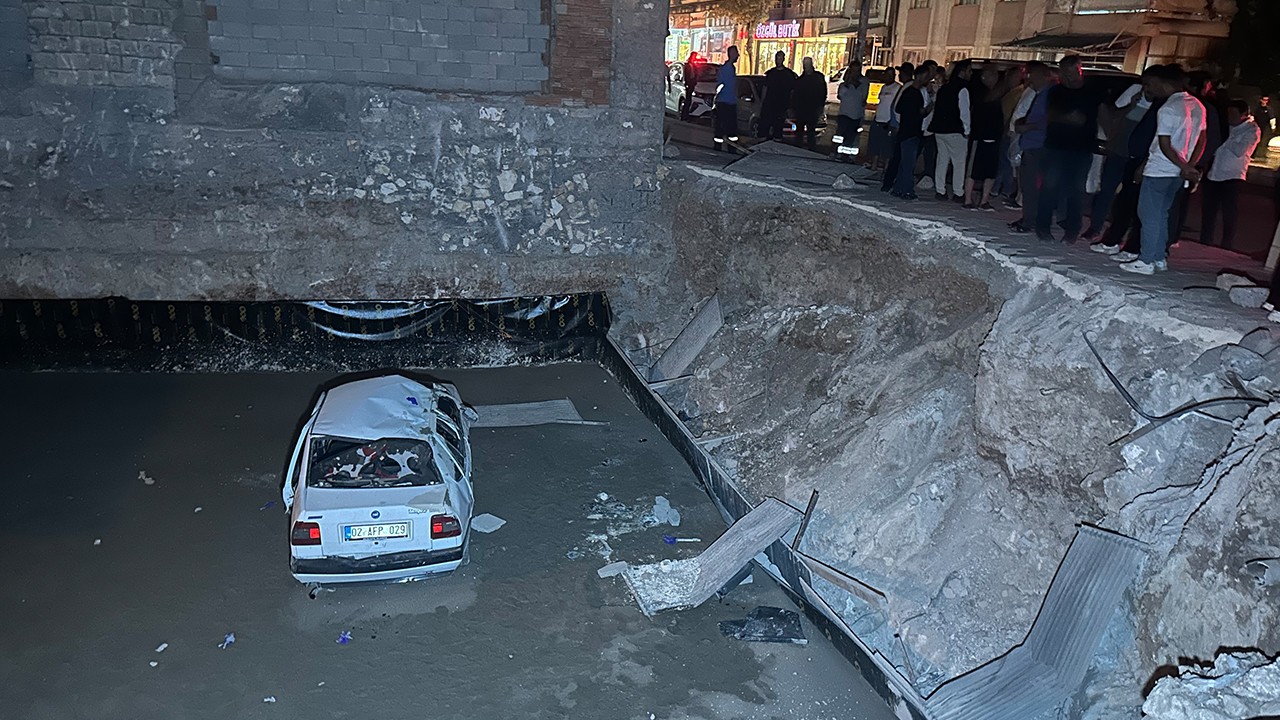 Otomobil inşaat temeline düştü: 1’i ağır 4 yaralı