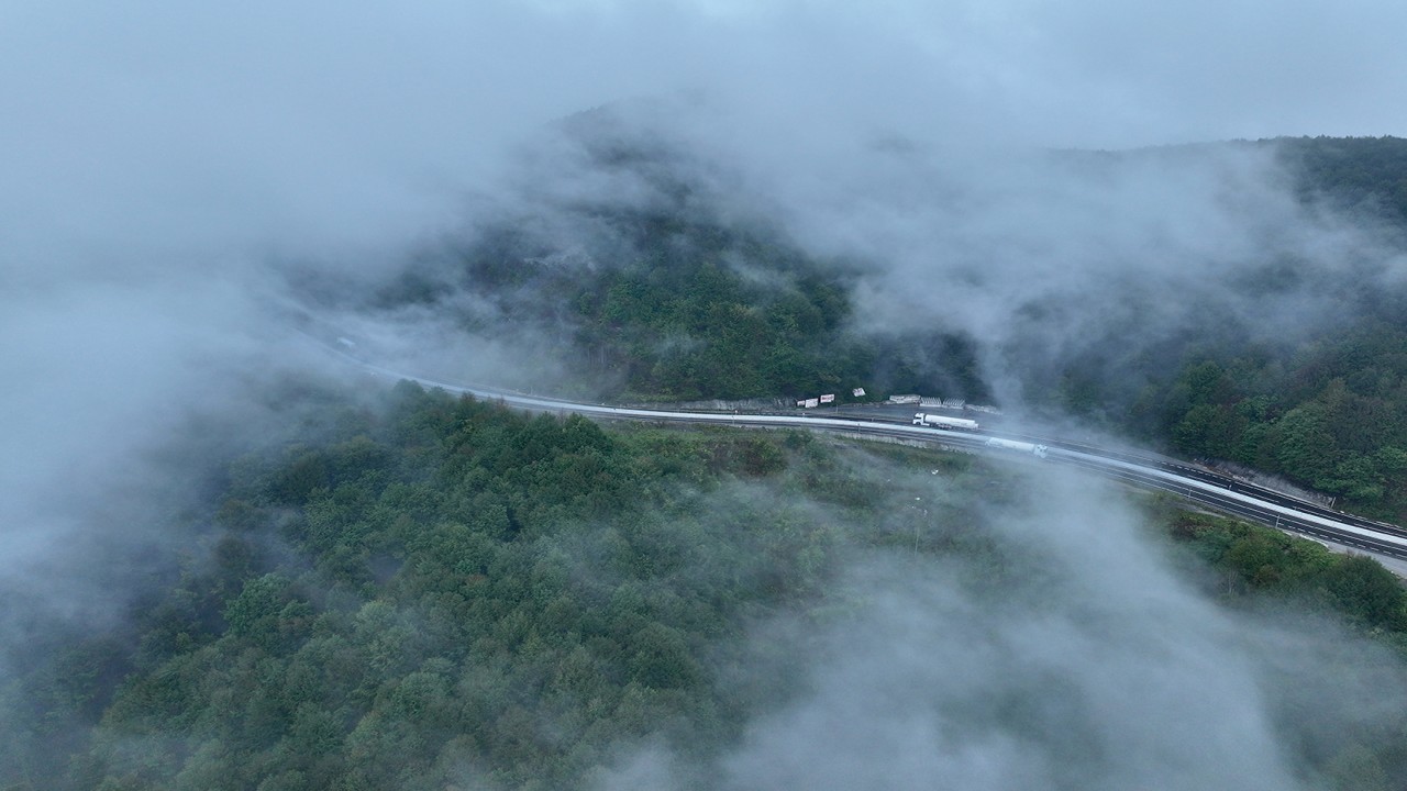 Bolu Dağı'nda sis ve sağanak etkili oldu