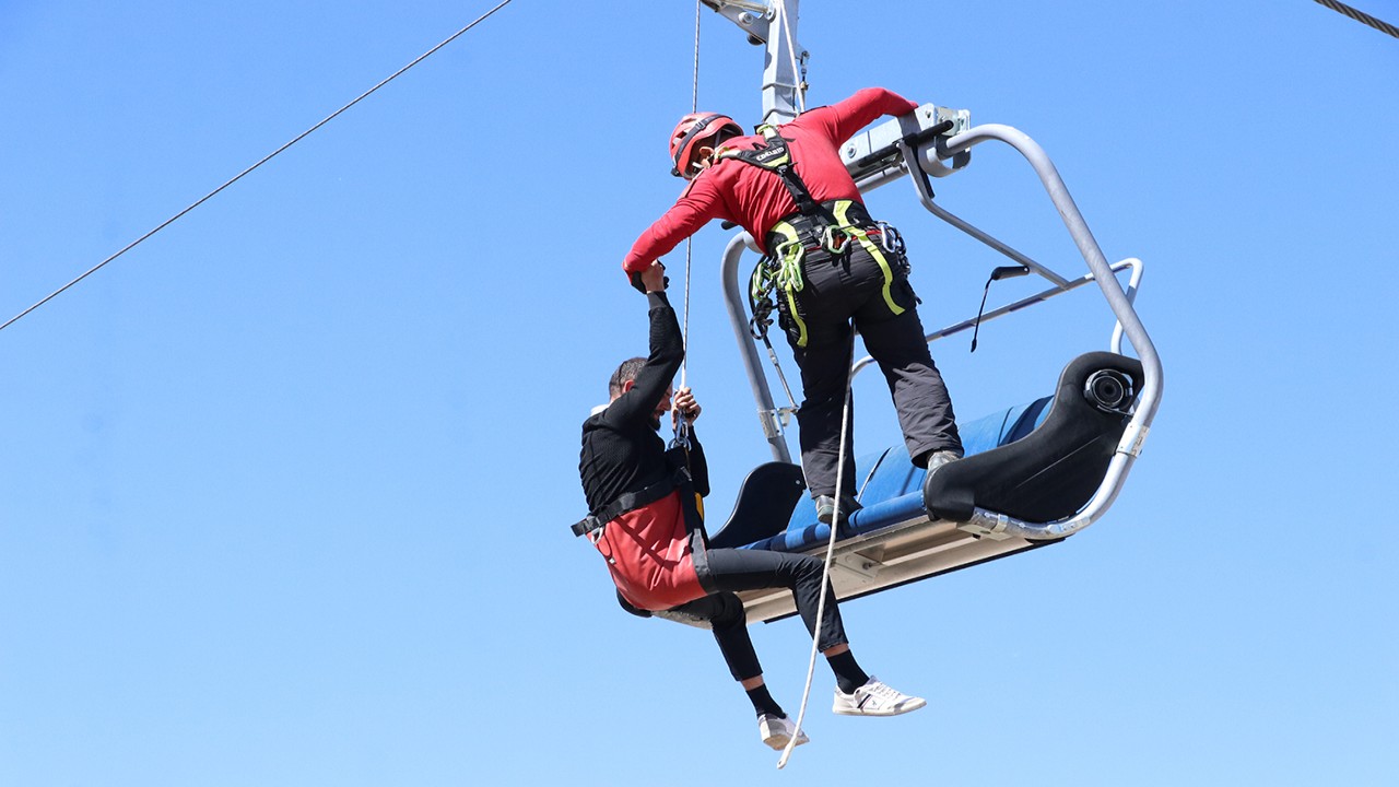 Erciyes Kayak Merkezi'nde kurtarma ekipleri tatbikatlarla yeni sezona hazırlanıyor