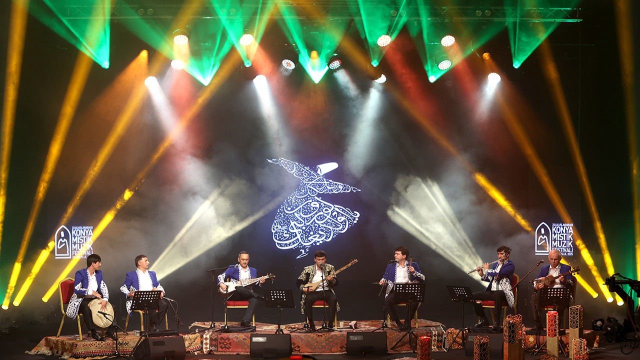 Tacikistanlı müzisyenler "22. Uluslararası Konya Mistik Müzik Festivali'nde" sahne aldı