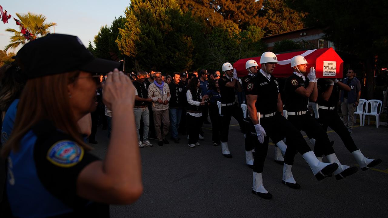 Şehit polis Amilağ'ın cenazesi memleketi Şanlıurfa'ya uğurlandı