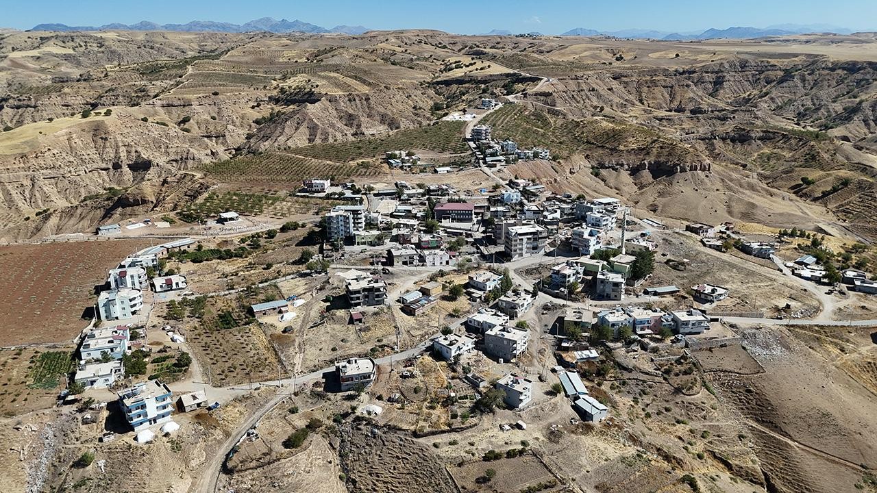 Bu köyde herkesin soyadı aynı!