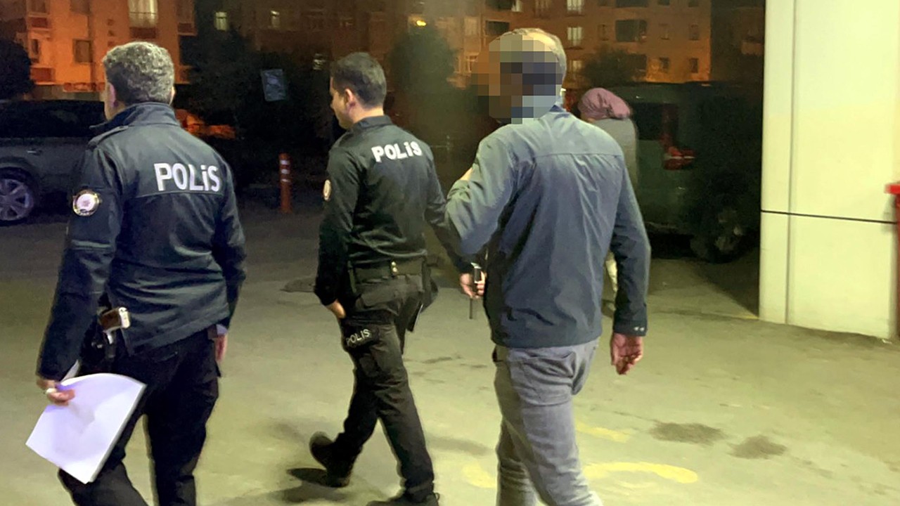 Ehliyet sınavında kopya için kulağının içine yerleştirdiği cihaz hastanede çıkarıldı