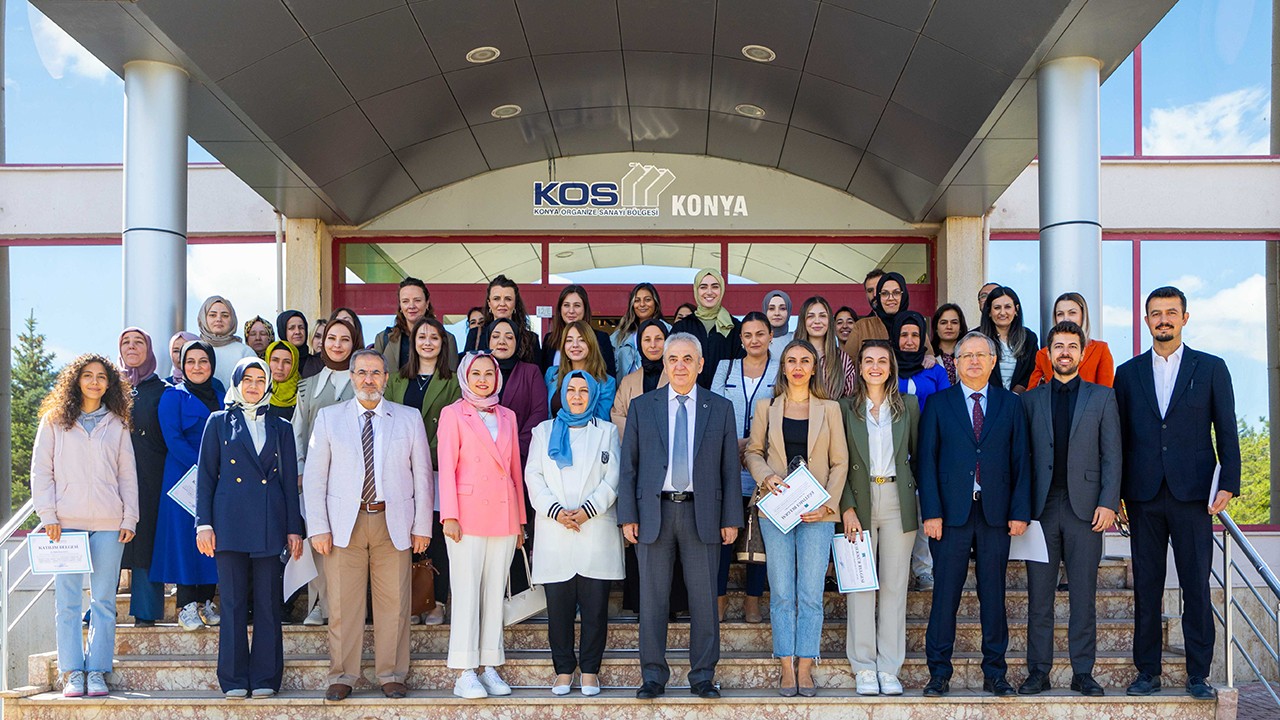 Kadınların gücü sertifikalarla taçlandı: Üretken Kadınlar Akademisi'nde 203 kadın sertifika sahibi oldu