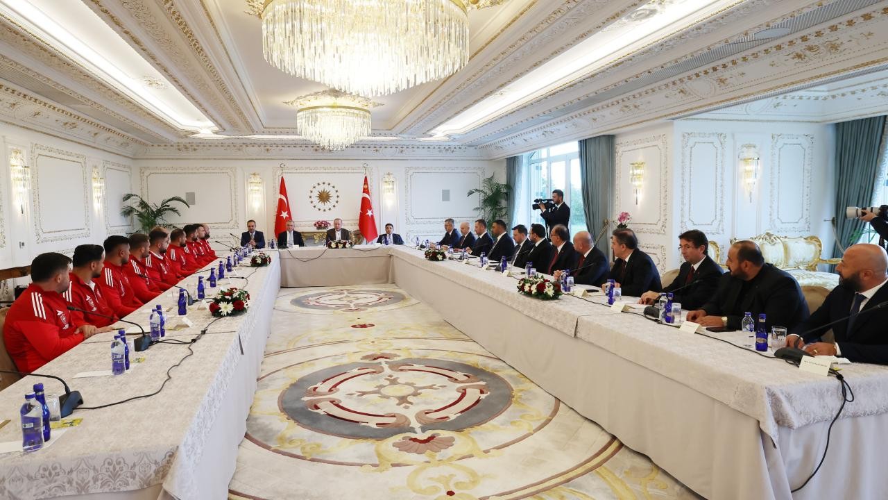 Cumhurbaşkanı Erdoğan, yağlı güreş birincilerini kabul etti