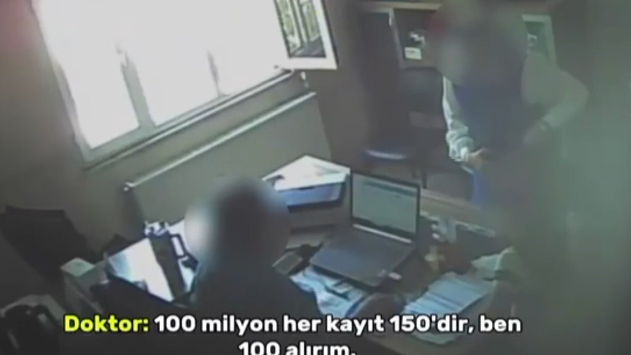 Şoke eden görüntüler: Doktorun para karşılığı sahte rapor pazarlığı saniye saniye kamerada