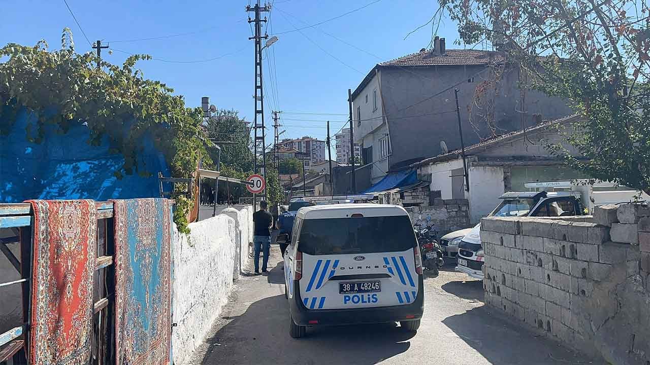 Evinde ölü bulundu