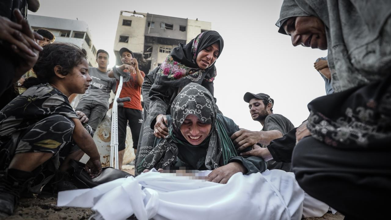 Katil İsrail'in Gazze'ye bugünkü saldırılarında 15 Filistinli hayatını kaybetti