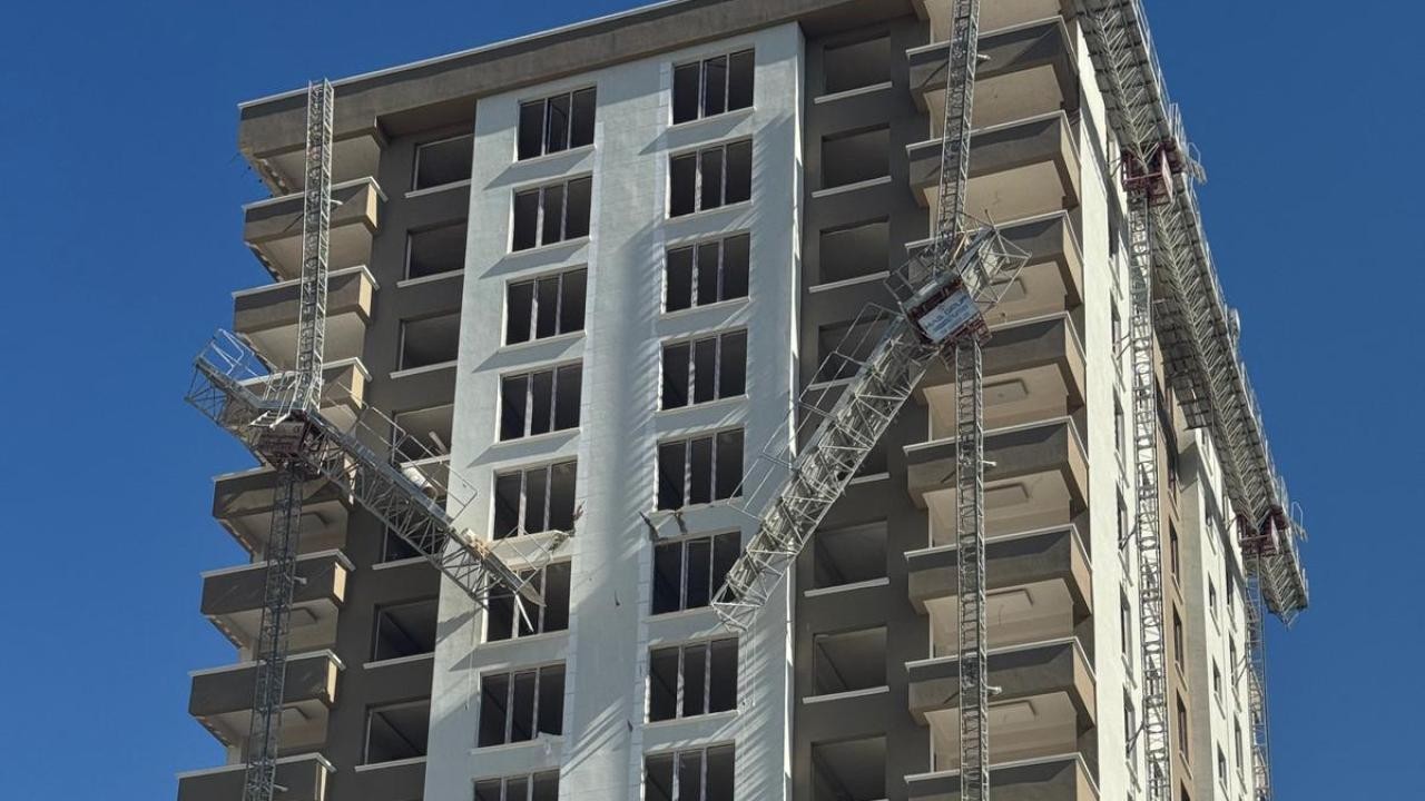 12'nci kattaki yük asansöründen düşen 2 işçi öldü