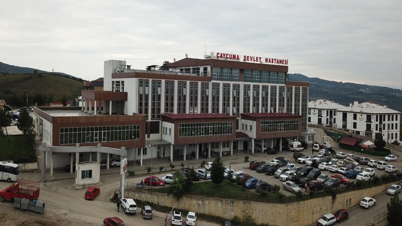 16 yaşındaki çocuk, karın ağrısı şikayetiyle geldiği hastanede doğum yaptı