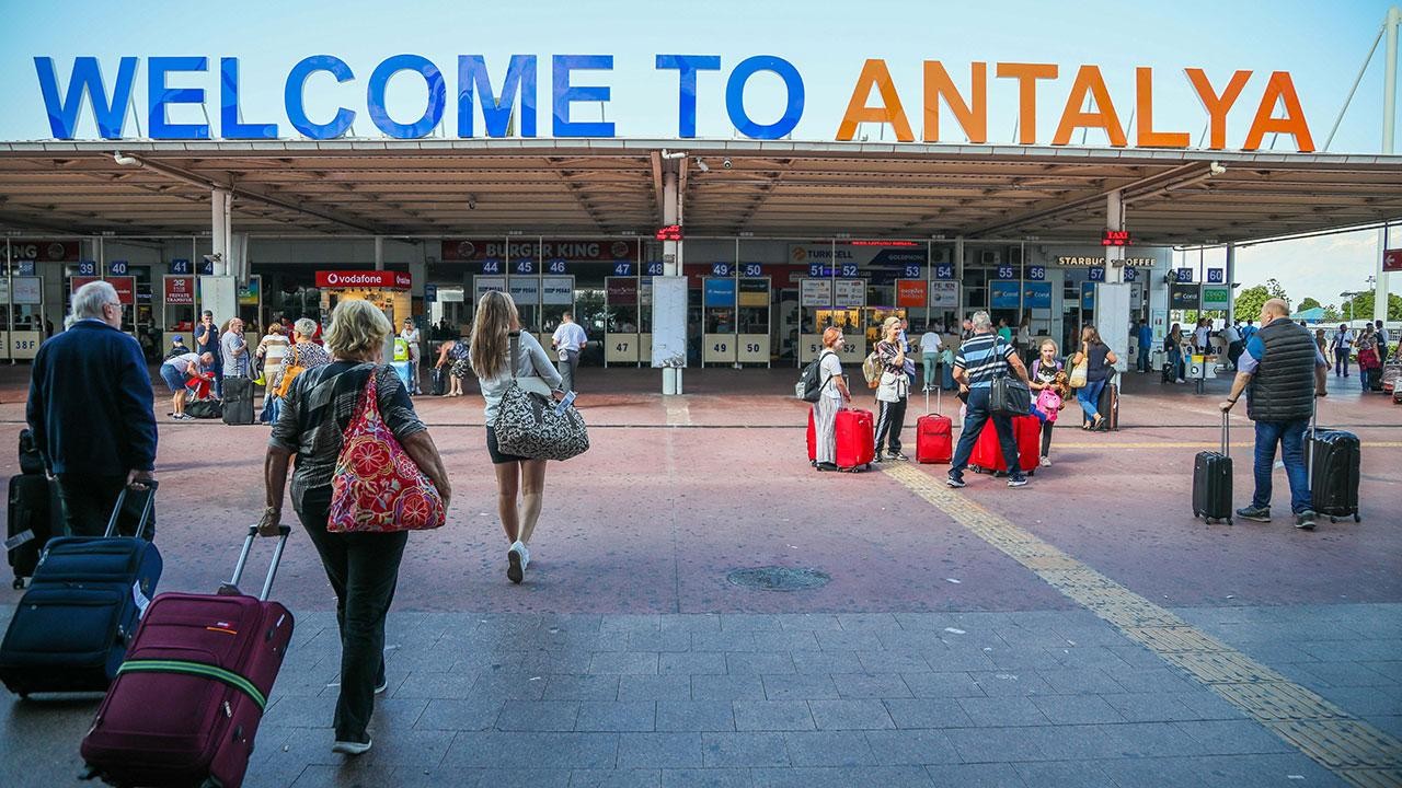 Antalya'ya yılın 9 ayında gelen turist sayısı 14 milyonu aştı