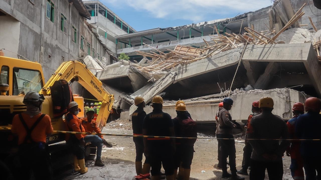 Okul binasının çökmesi sonucu hayatını kaybedenlerin sayısı 49'a çıktı