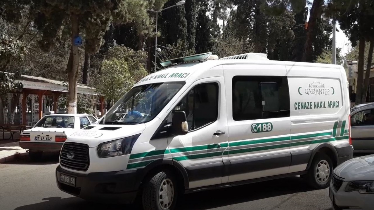 Parkta uyardığı kişi tarafından motosiklet kaskı ile dövülerek öldürüldü