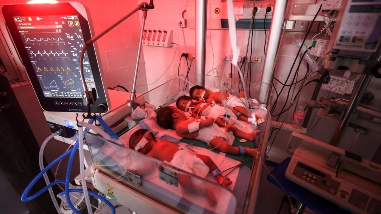 Gazze'deki hastane artan göç ve yetersiz beslenme nedeniyle prematüre bebeklerle doldu