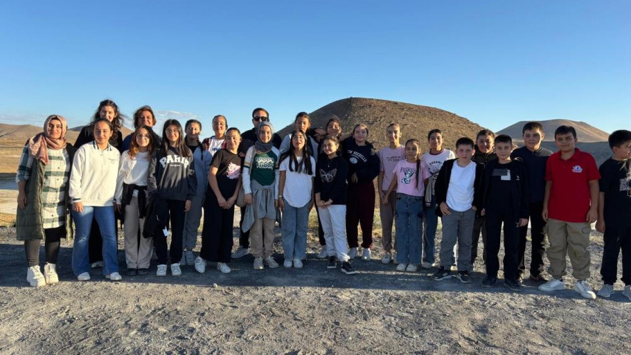 Konya'da Ortaokul öğrencileri Meke Krater Gölü'nde Ay ve Satürn'ü gözlemledi