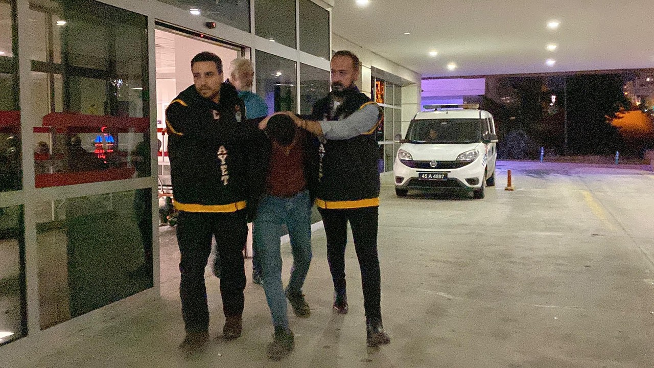 Eski eşi ile yanındaki kişiyi bıçakla yaralayan şüpheli yakalandı