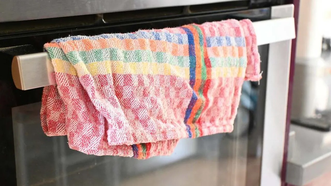 Fırın kapağına havlu asan yandı: Bakın neye yol açıyor