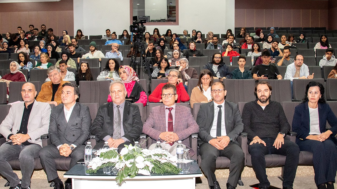 Gazze’deki soykırıma tanıklık eden gazeteciler, öğrencilerle buluştu