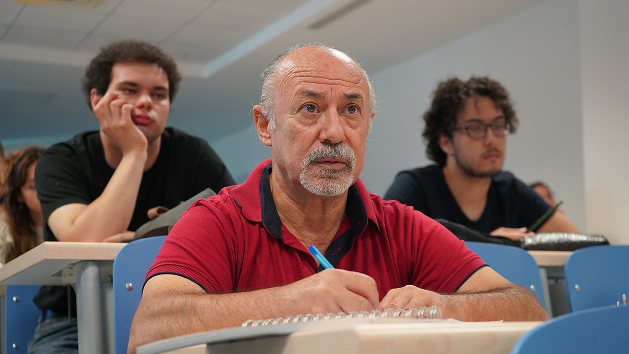 63 yaşında yeniden üniversite öğrencisi oldu