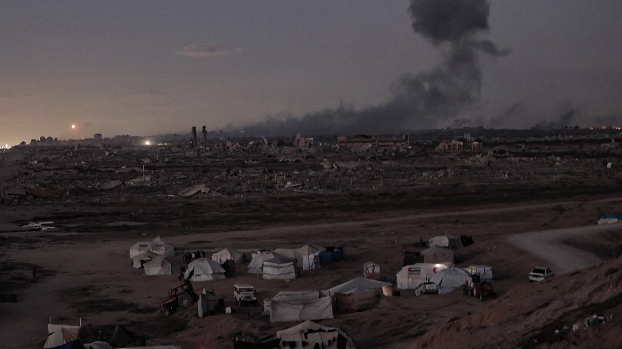 İsrail Gazze'de yürürlüğe giren ateşkese rağmen saldırılarına devam ediyor