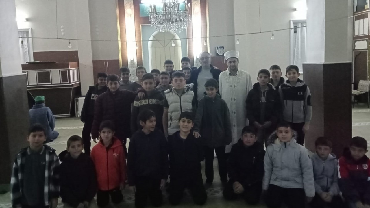 Karapınar’da öğrenciler sabah namazında buluştu