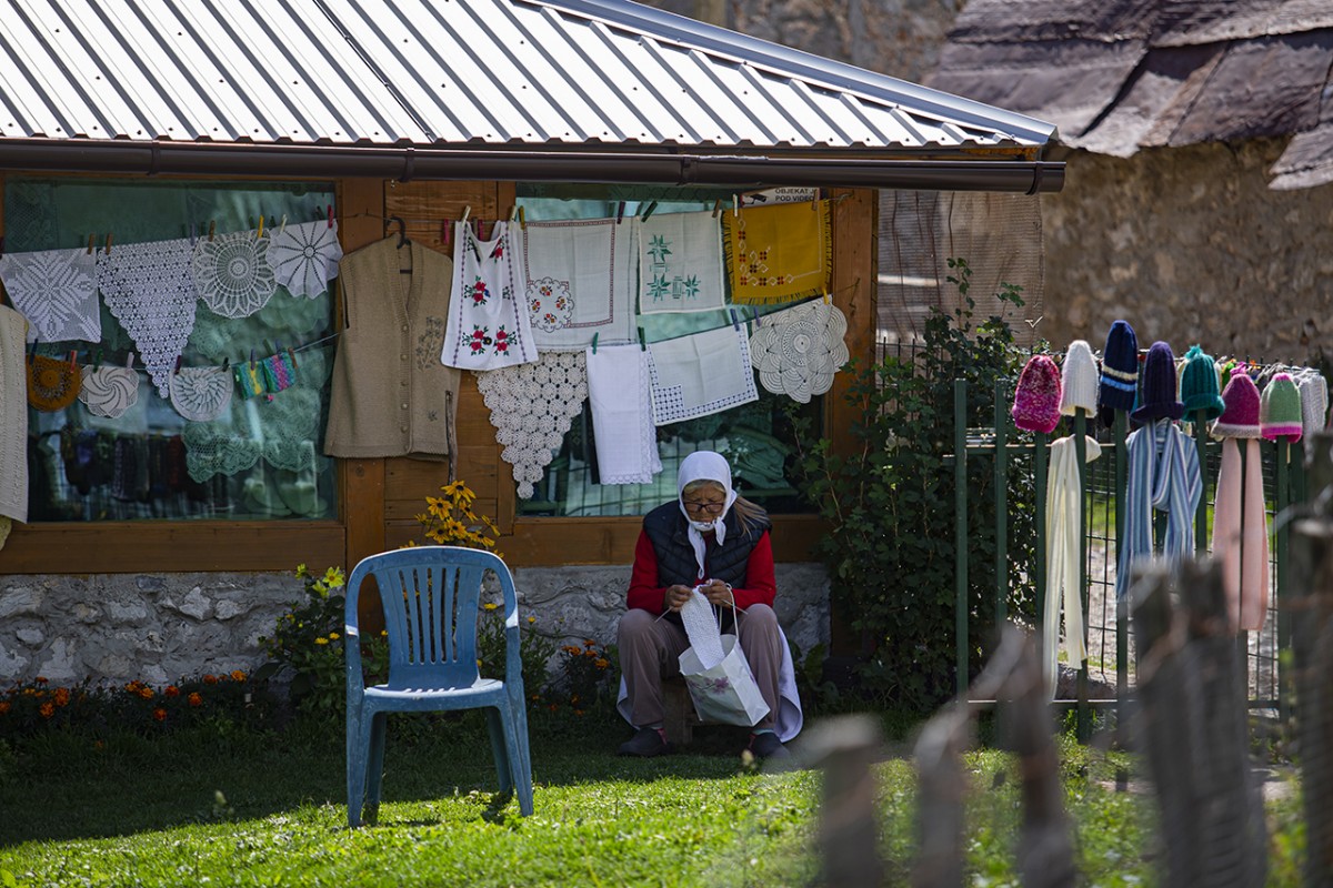 Bosna Hersek’te teknolojiden uzak, doğasıyla öne çıkan dağ köyü: Lukomir