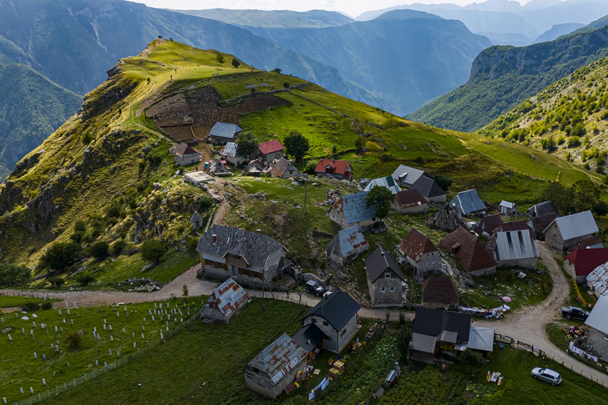 Bosna Hersek’te teknolojiden uzak, doğasıyla öne çıkan dağ köyü: Lukomir