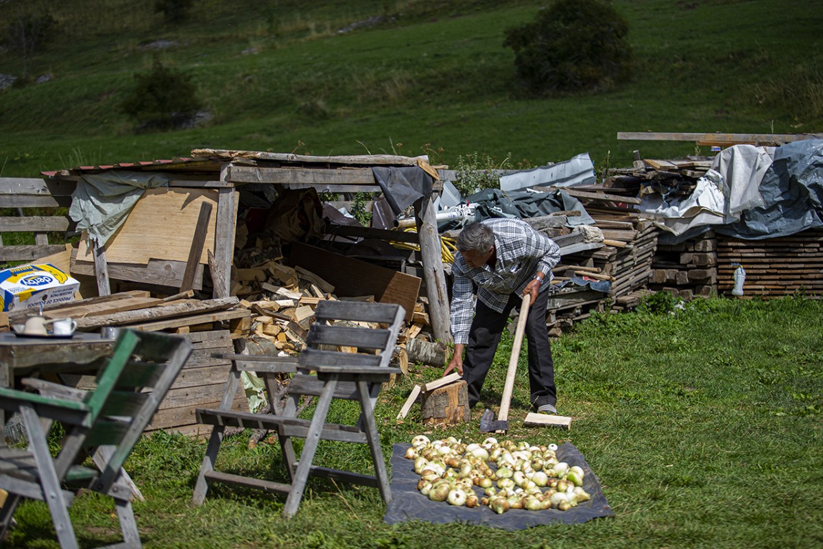 Bosna Hersek’te teknolojiden uzak, doğasıyla öne çıkan dağ köyü: Lukomir