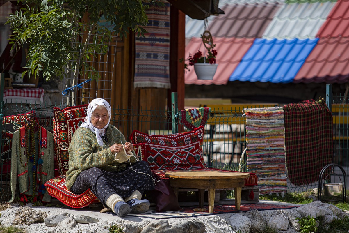 Bosna Hersek’te teknolojiden uzak, doğasıyla öne çıkan dağ köyü: Lukomir
