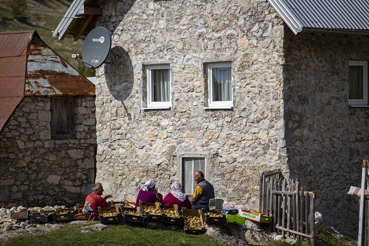 Bosna Hersek’te teknolojiden uzak, doğasıyla öne çıkan dağ köyü: Lukomir