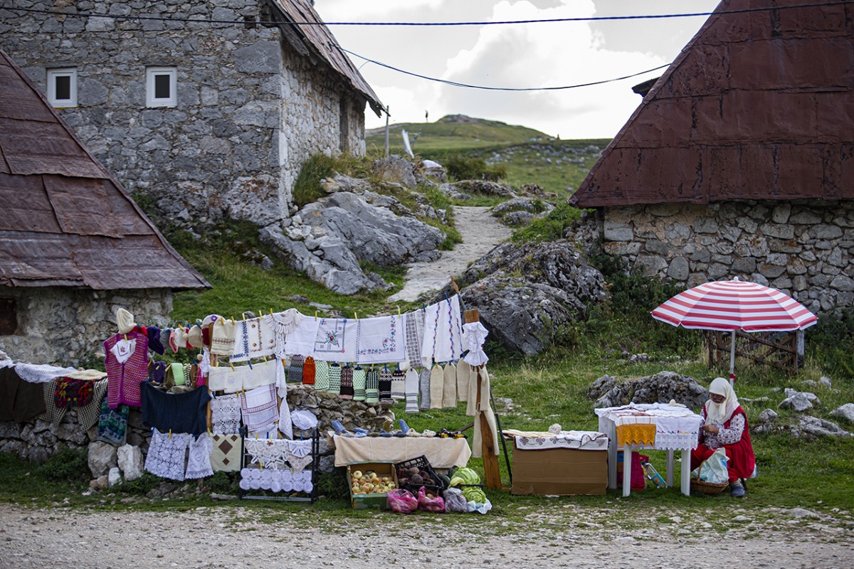 Bosna Hersek’te teknolojiden uzak, doğasıyla öne çıkan dağ köyü: Lukomir