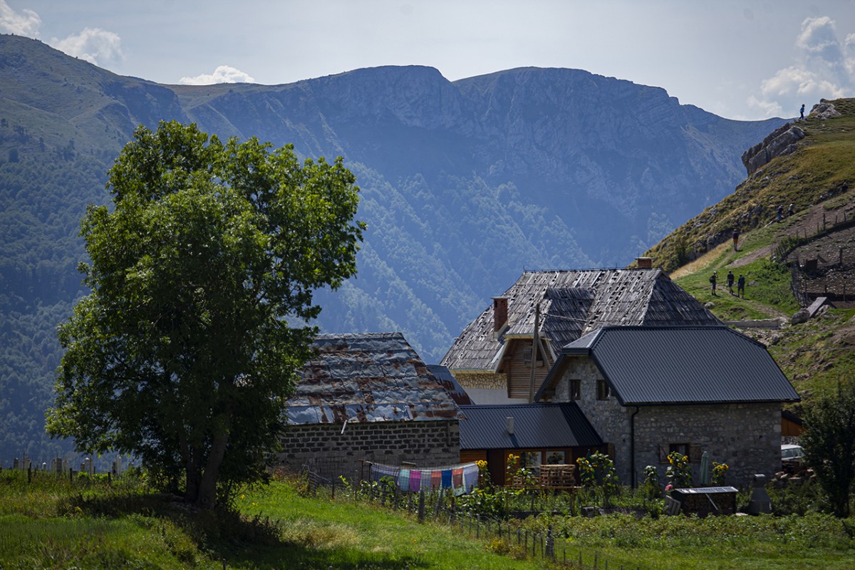 Bosna Hersek’te teknolojiden uzak, doğasıyla öne çıkan dağ köyü: Lukomir