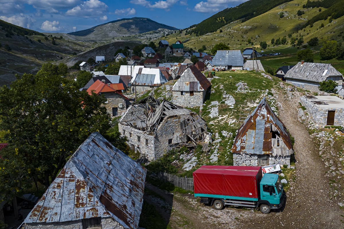 Bosna Hersek’te teknolojiden uzak, doğasıyla öne çıkan dağ köyü: Lukomir