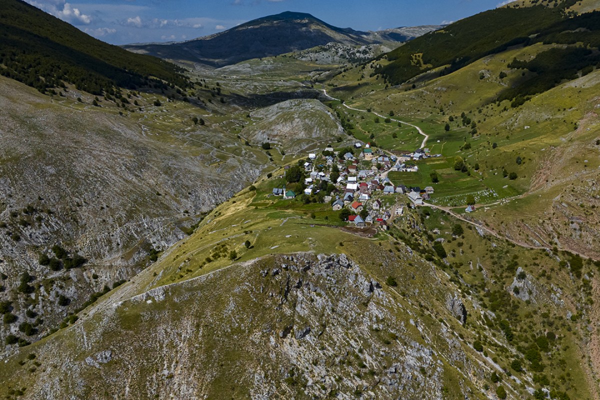 Bosna Hersek’te teknolojiden uzak, doğasıyla öne çıkan dağ köyü: Lukomir