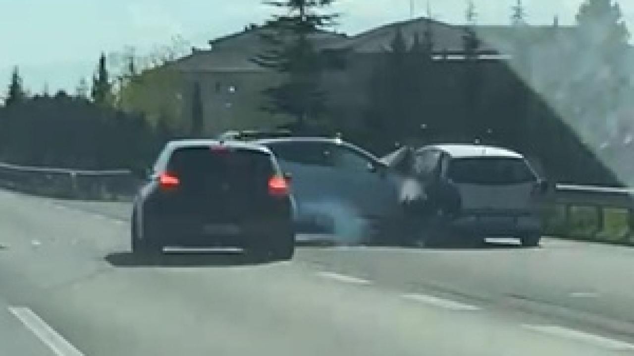 Bebekli aracı sıkıştırıp kazaya neden olan sürücülere ceza yağdı